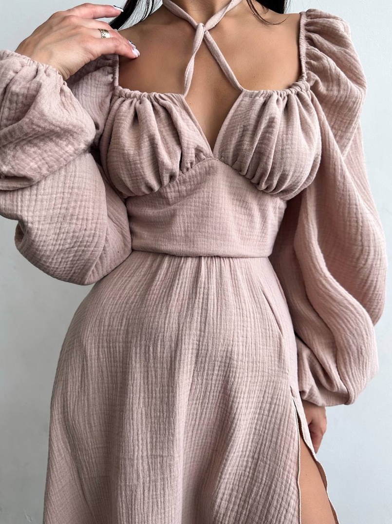 Муслінова сукня -міді з розрізом на ніжці Муслінова сукня -міді з розрізом на ніжці | PUSHKA SHOP