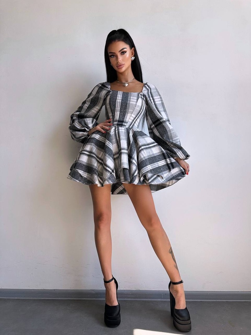 Корсетна сукня з подвійною спідницею та обʼємними рукавами у клітинку Корсетна сукня з подвійною спідницею та обʼємними рукавами у клітинку | PUSHKA SHOP