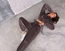 Велюровий комплект: кофта з корсетними елементами + джогери з імітацією трусиків Велюровий комплект: кофта з корсетними елементами + джогери з імітацією трусиків | PUSHKA SHOP