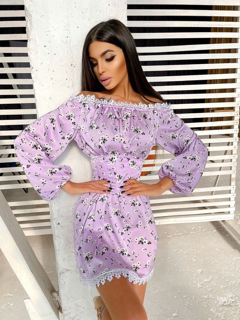 Шелковое платье,декорированное кружевом, в комплекте с корсетом Шелковое платье,декорированное кружевом, в комплекте с корсетом | PUSHKA SHOP