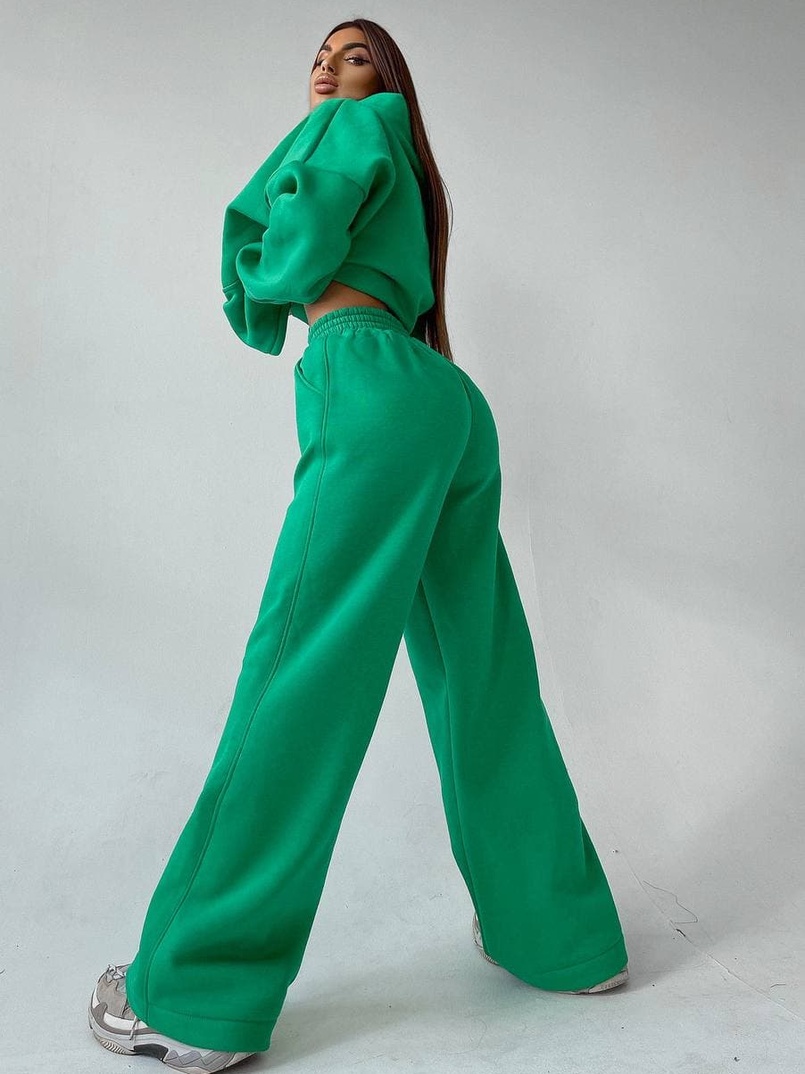 Тёплый костюм с расклешенными брюками Тёплый костюм с расклешенными брюками | PUSHKA SHOP