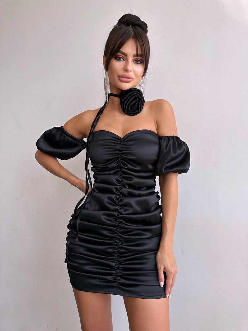 Сукня - міні з драпіруванням та трояндою-чокером Сукня - міні з драпіруванням та трояндою-чокером | PUSHKA SHOP