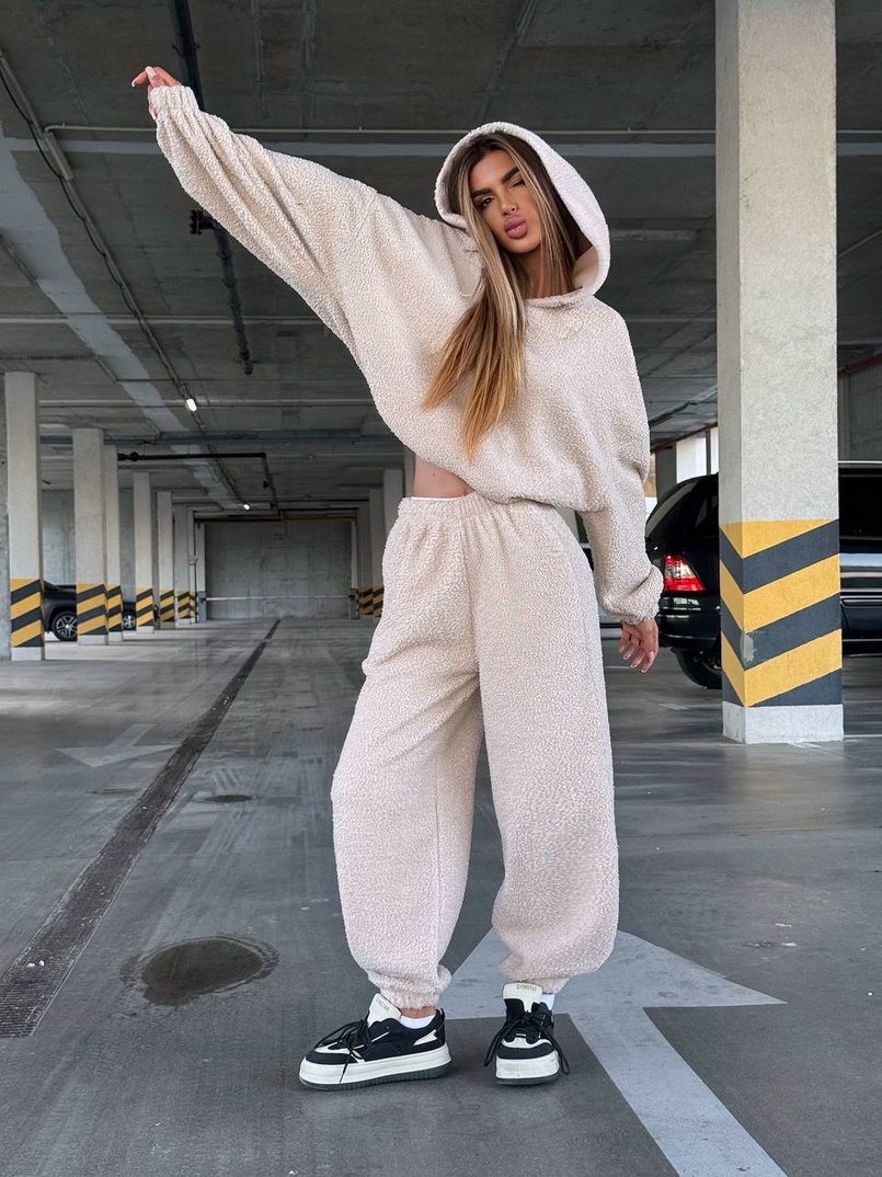 Теплий та мʼякий комплект: Обʼємний худі з капюшоном та штани з манжетами  Дуже приємний до тіла | PUSHKA SHOP