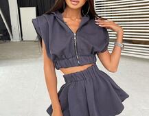 Комплект: расклешенные шорты + жилет с объемными плечиками на молнии  | PUSHKA SHOP