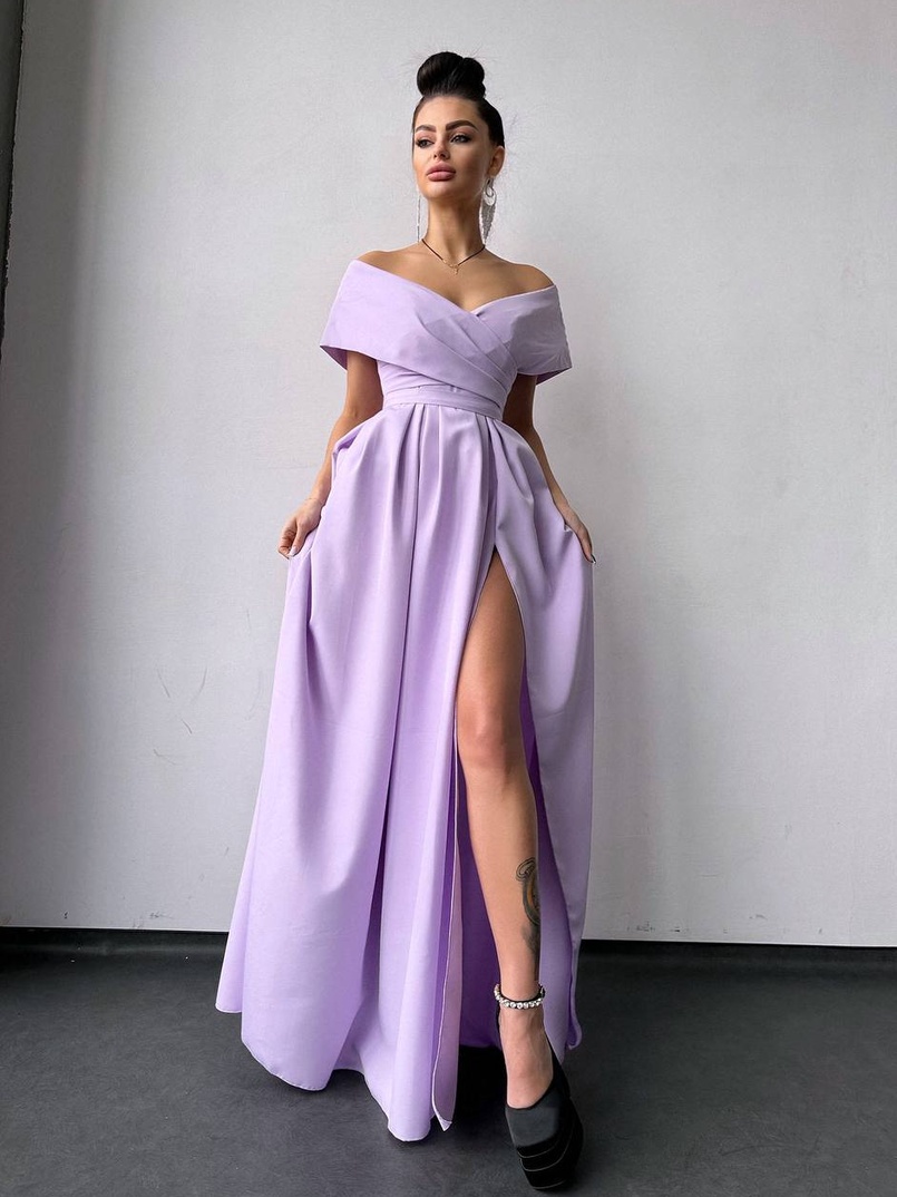 Сукня максі  з відкритими плечима та розрізом на спідниці Сукня максі  з відкритими плечима та розрізом на спідниці | PUSHKA SHOP