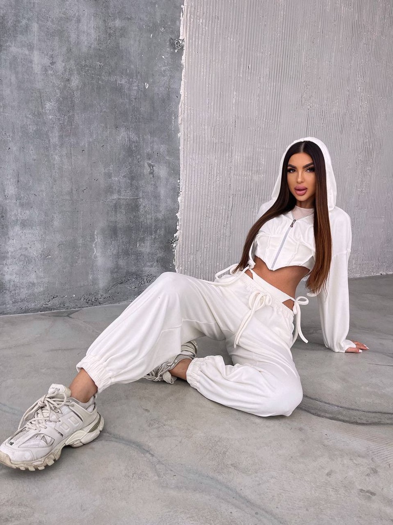 Велюровий комплект: кофта з корсетними елементами + джогери з імітацією трусиків Велюровий комплект: кофта з корсетними елементами + джогери з імітацією трусиків | PUSHKA SHOP