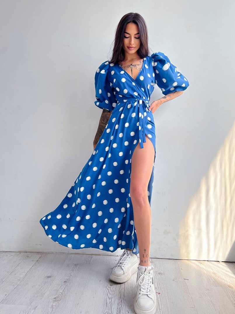 Платье миди в горох с запахом и объемными рукавами Платье миди в горох с запахом и объемными рукавами | PUSHKA SHOP