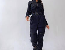 Костюм с брюками-карго декорированный застежками-фастекс Костюм с брюками-карго декорированный застежками-фастекс | PUSHKA SHOP