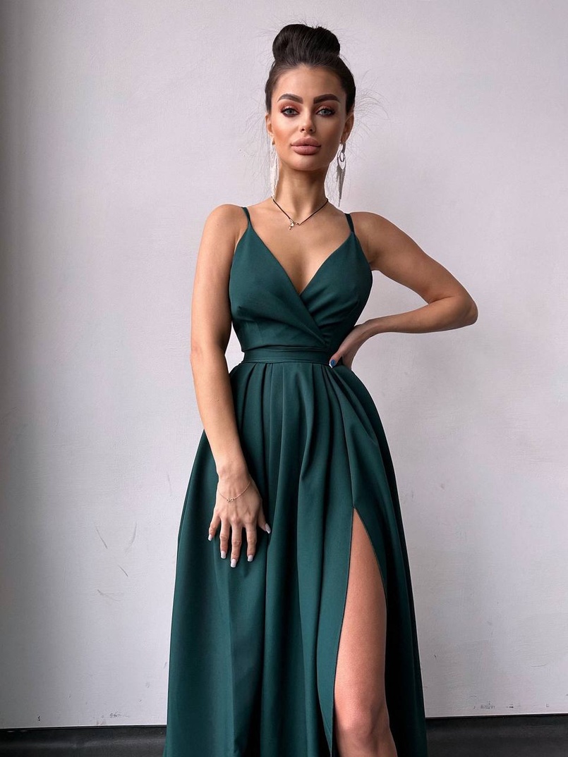 Сукня максі на тонких бретелях з розрізом на спідниці  | PUSHKA SHOP