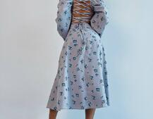 Сукня -міді зі шнурівкою на спинці та розрізом на ніжці Сукня -міді зі шнурівкою на спинці та розрізом на ніжці | PUSHKA SHOP