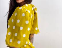 Платье миди в горох с запахом и объемными рукавами Платье миди в горох с запахом и объемными рукавами | PUSHKA SHOP