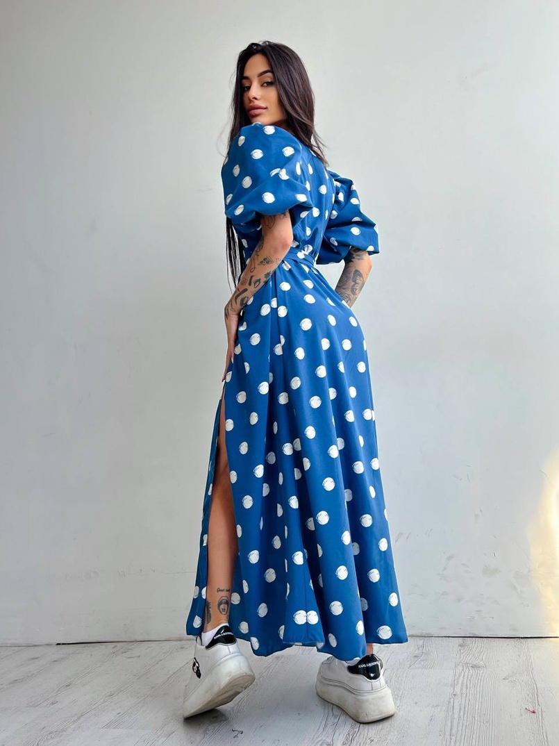 Платье миди в горох с запахом и объемными рукавами Платье миди в горох с запахом и объемными рукавами | PUSHKA SHOP