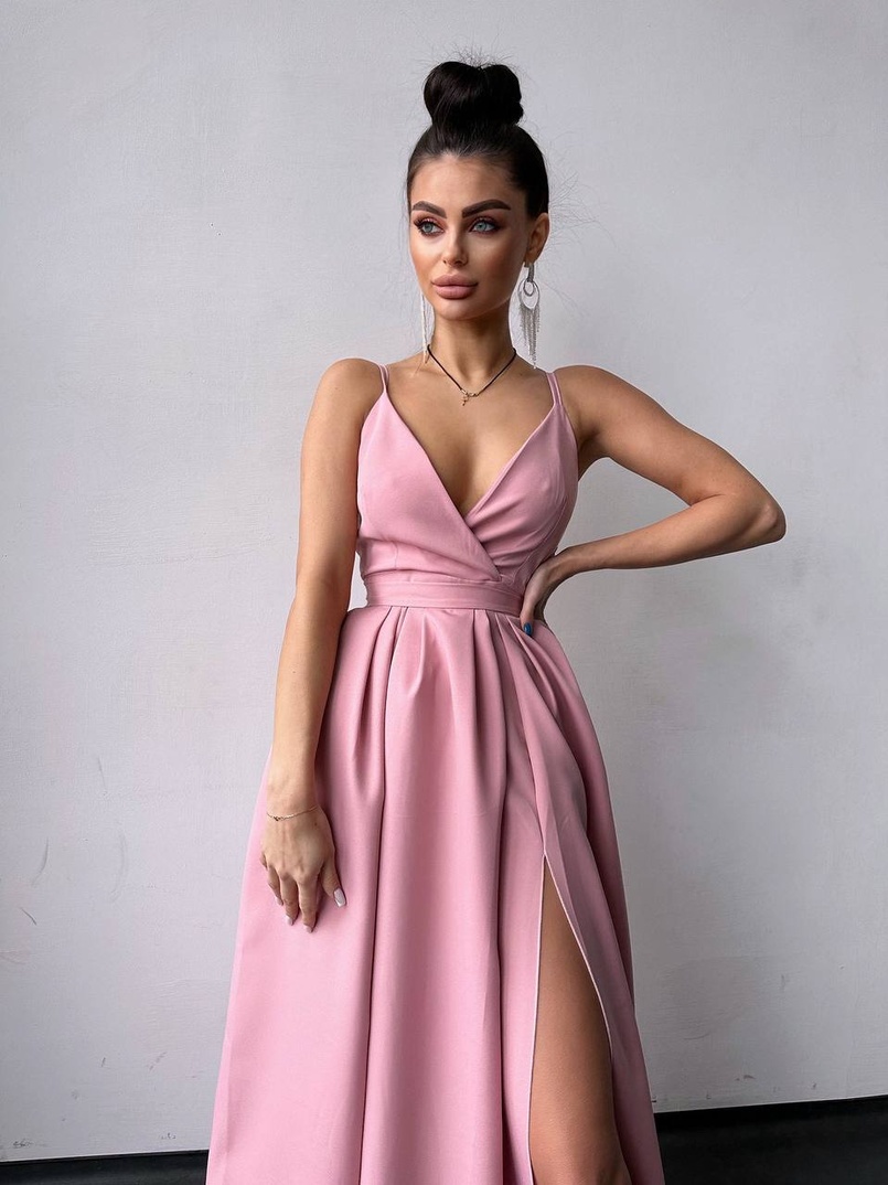 Сукня максі на тонких бретелях з розрізом на спідниці Сукня максі на тонких бретелях з розрізом на спідниці | PUSHKA SHOP