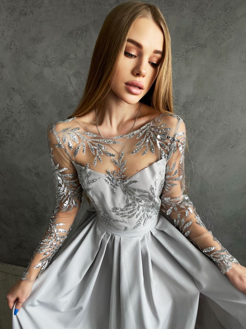 Платье макси с блестящим верхом и разрезом на юбке  | PUSHKA SHOP