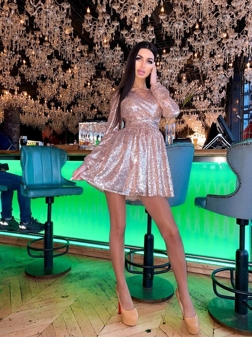 Платье в пайетки с широким поясом и завязками на талии | PUSHKA SHOP