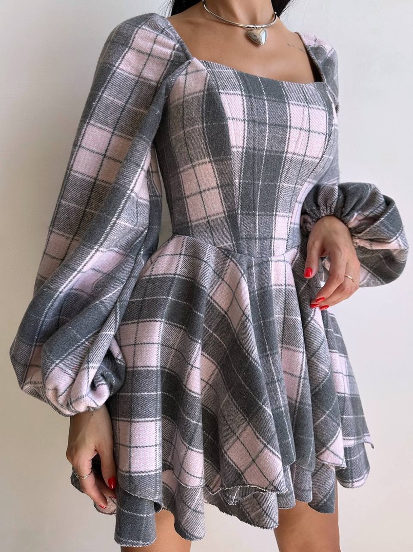 Корсетна сукня з подвійною спідницею та обʼємними рукавами у клітинку Корсетна сукня з подвійною спідницею та обʼємними рукавами у клітинку | PUSHKA SHOP