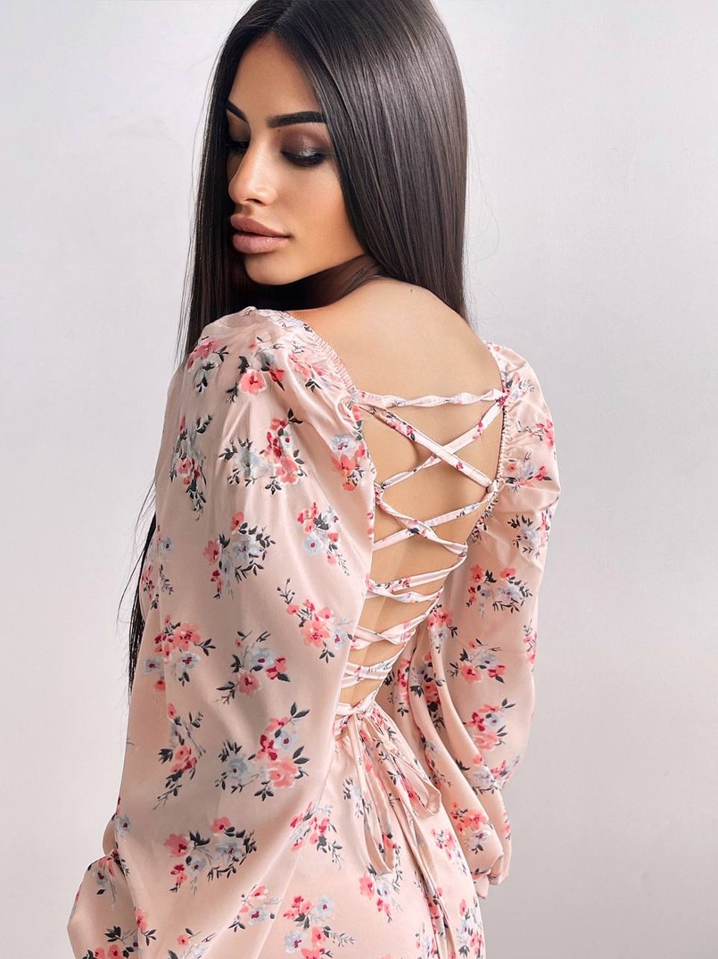 Сукня зі шнурівкою по спинці та розрізом на спідниці Сукня зі шнурівкою по спинці та розрізом на спідниці | PUSHKA SHOP