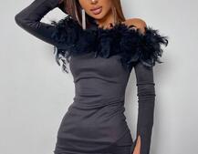 Сукня міді, декорована натуральним пір'ям Сукня міді, декорована натуральним пір'ям | PUSHKA SHOP