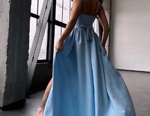 Сукня максі на тонких бретелях з розрізом на спідниці Сукня максі на тонких бретелях з розрізом на спідниці | PUSHKA SHOP