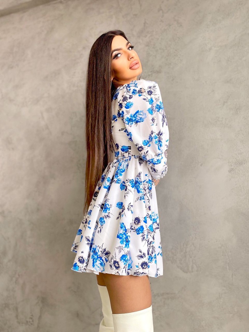 Цветочное платье-мини, декорированное кружевом Цветочное платье-мини, декорированное кружевом | PUSHKA SHOP