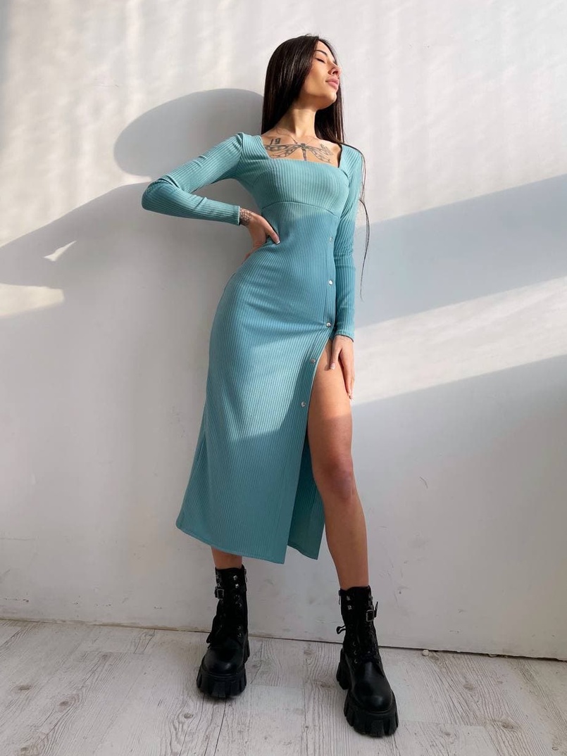 Трикотажное платье на кнопках с вырезом каре   | PUSHKA SHOP