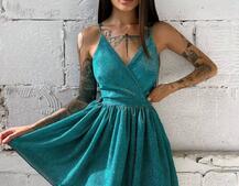 Блестящее платье с пышной юбкой и шнуровкой на спинке Блестящее платье с пышной юбкой и шнуровкой на спинке | PUSHKA SHOP