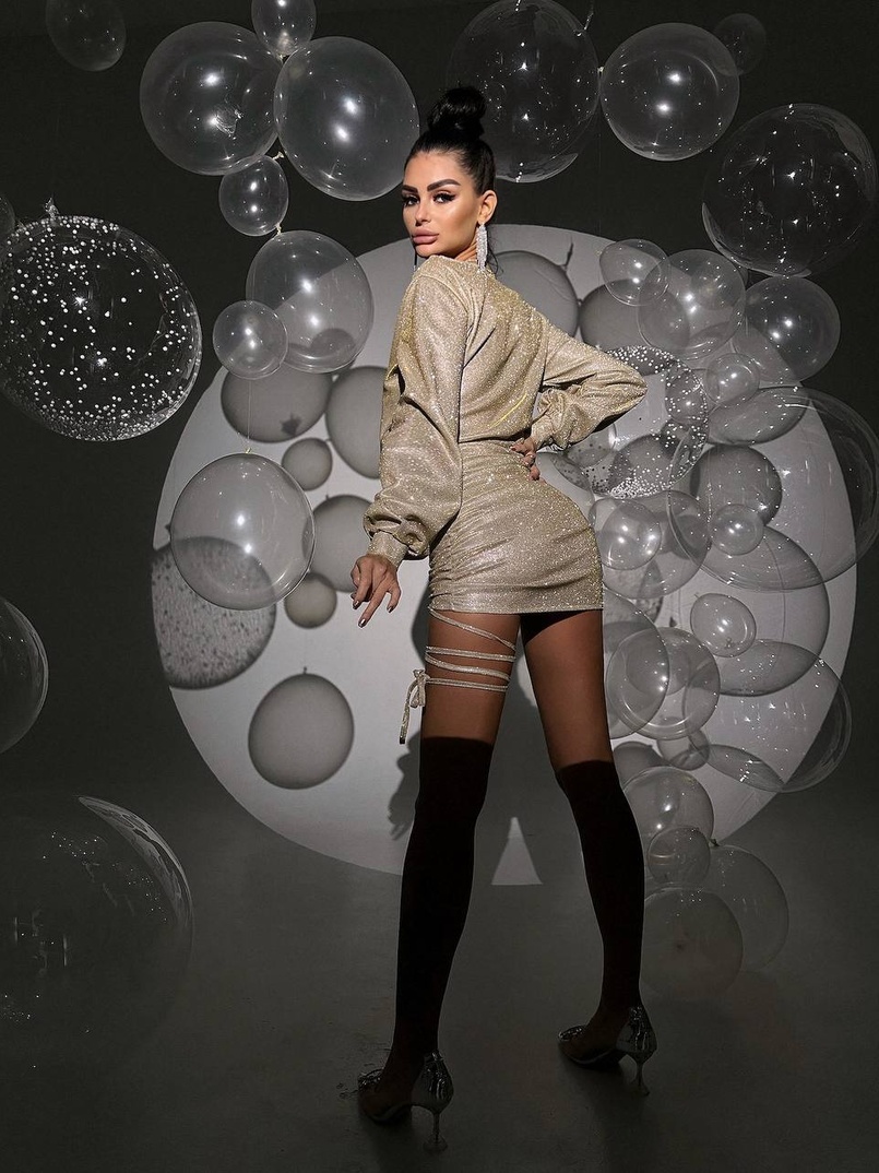 Сяюча сукня міні із завʼязкою на ніжці Сяюча сукня міні із завʼязкою на ніжці | PUSHKA SHOP