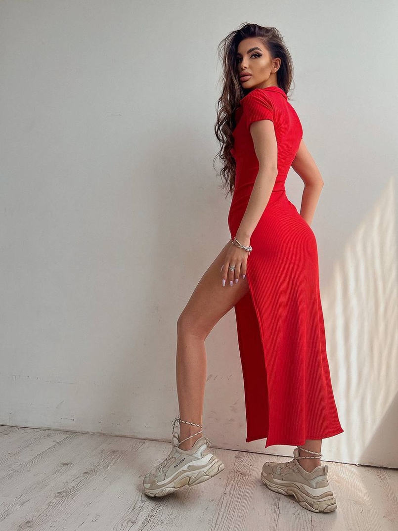 Трикотажна сукня поло з розрізом Трикотажна сукня поло з розрізом | PUSHKA SHOP