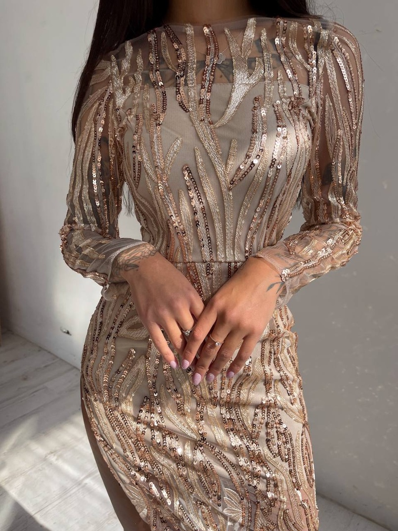 Сукня з візерунками з паєток та розрізом Сукня з візерунками з паєток та розрізом | PUSHKA SHOP