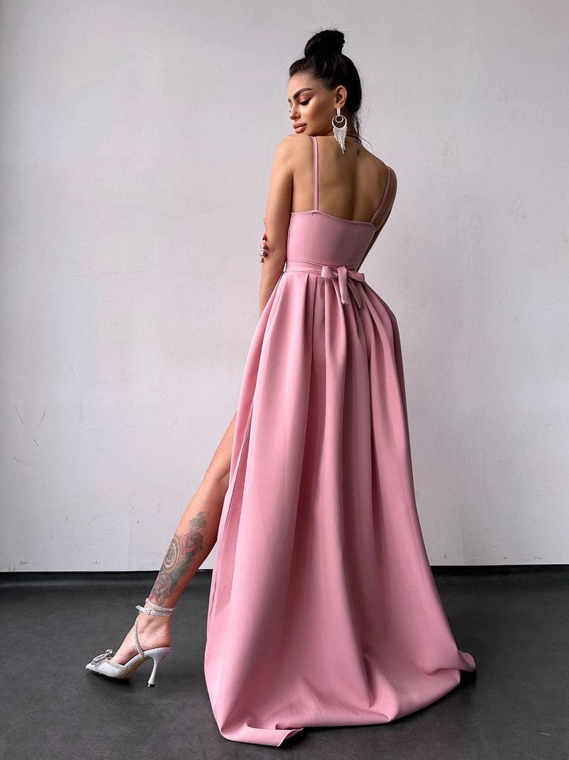 Сукня максі на тонких бретелях з розрізом на спідниці Сукня максі на тонких бретелях з розрізом на спідниці | PUSHKA SHOP