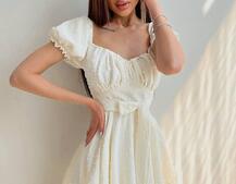 Платье со сборкой на груди и пышной юбкой Платье со сборкой на груди и пышной юбкой | PUSHKA SHOP