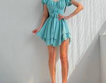 Платье со сборкой на груди и пышной юбкой Платье со сборкой на груди и пышной юбкой | PUSHKA SHOP