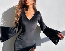 Оксамитова сукня міді з розкльошеними рукавами декорована стразами Оксамитова сукня міді з розкльошеними рукавами декорована стразами | PUSHKA SHOP