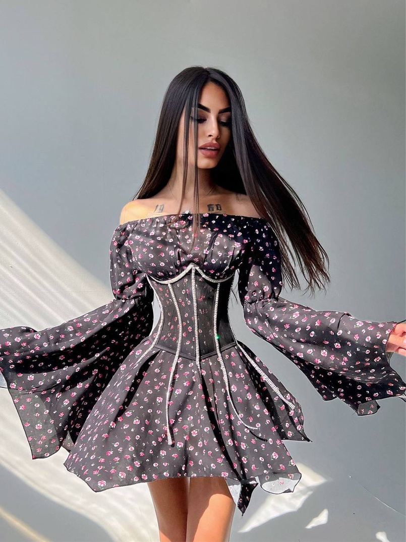 Сукня асиметричного крою з розкльошеними рукавами + корсет декорований стразами Ручна робота | PUSHKA SHOP