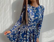 Приталенное платье с открытой спинкой в цветочный принт  | PUSHKA SHOP