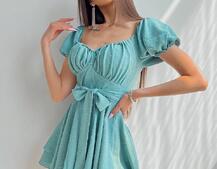 Платье со сборкой на груди и пышной юбкой Платье со сборкой на груди и пышной юбкой | PUSHKA SHOP