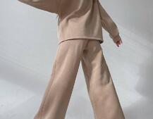 Тёплый костюм с расклешенными брюками Тёплый костюм с расклешенными брюками | PUSHKA SHOP