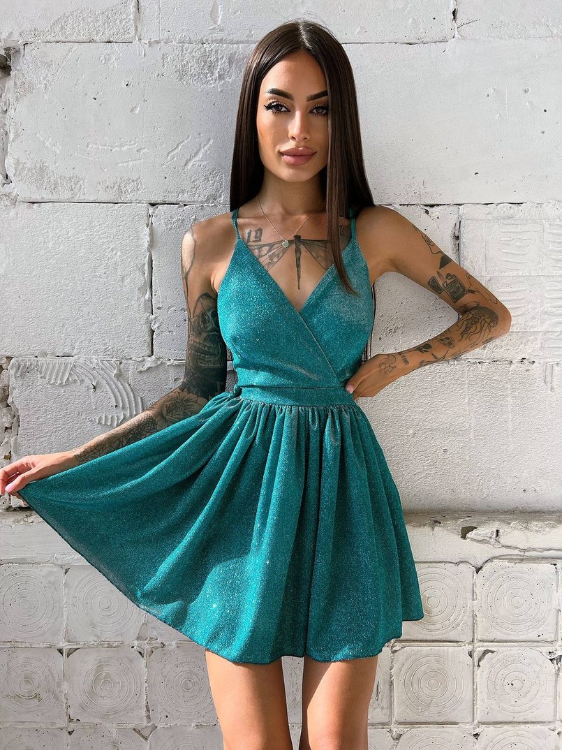 Блестящее платье с пышной юбкой и шнуровкой на спинке Блестящее платье с пышной юбкой и шнуровкой на спинке | PUSHKA SHOP