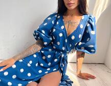 Платье миди в горох с запахом и объемными рукавами Платье миди в горох с запахом и объемными рукавами | PUSHKA SHOP