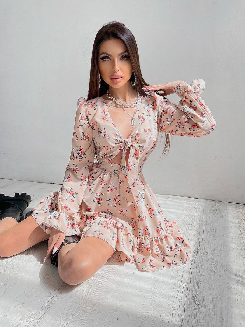 Цветочное платье с завязками на груди и пышной юбкой с оборками  Цветочное платье с завязками на груди и пышной юбкой с оборками  | PUSHKA SHOP