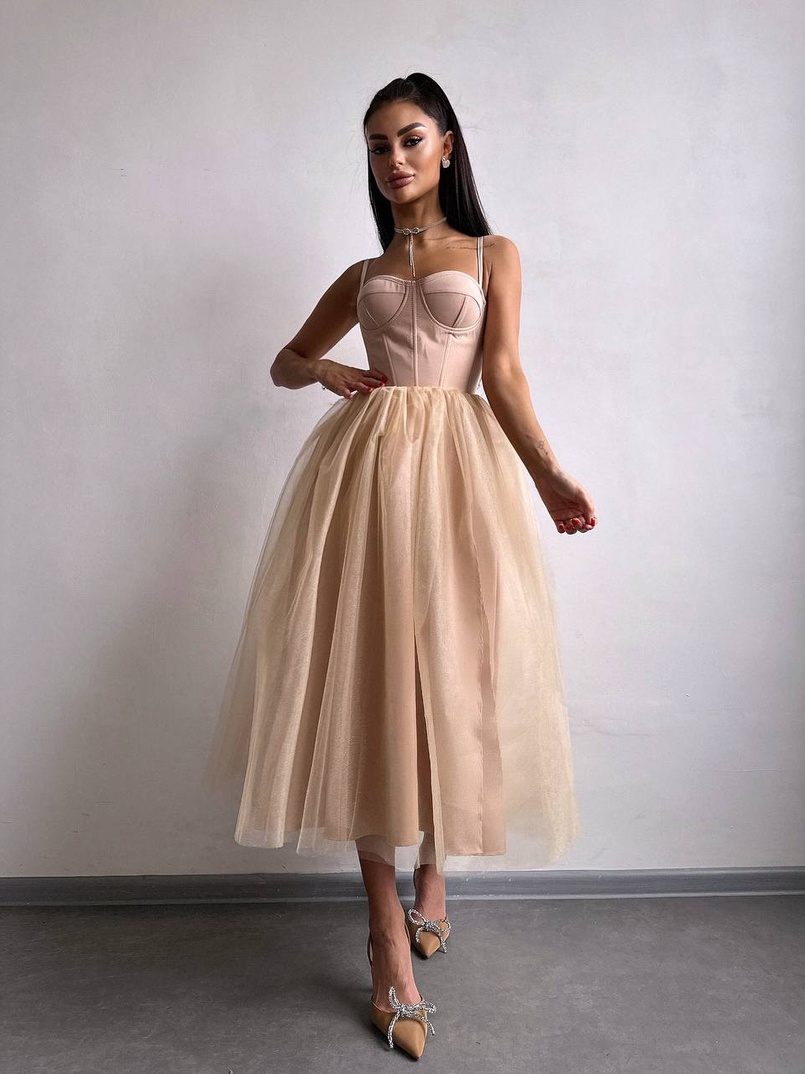 Сукня міді із чашечками з пишною спідницею Сукня міді із чашечками з пишною спідницею | PUSHKA SHOP