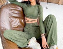 Трикотажный костюм с расклешенными брюками   Трикотажный костюм с расклешенными брюками   | PUSHKA SHOP