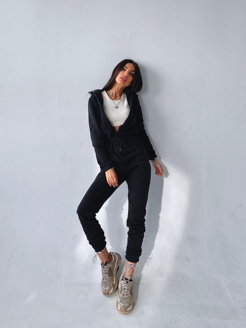 Черный стильный комбинезон декорированный молниями  Черный стильный комбинезон декорированный молниями  | PUSHKA SHOP