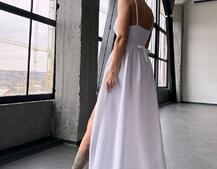 Сукня максі на тонких бретелях з розрізом на спідниці  Сукня максі на тонких бретелях з розрізом на спідниці  | PUSHKA SHOP