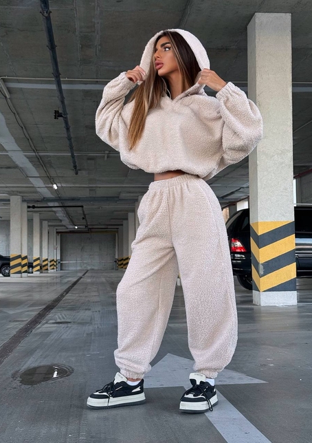 Теплий та мʼякий комплект: Обʼємний худі з капюшоном та штани з манжетами  Дуже приємний до тіла | PUSHKA SHOP