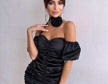 Сукня - міні з драпіруванням та трояндою-чокером Сукня - міні з драпіруванням та трояндою-чокером | PUSHKA SHOP