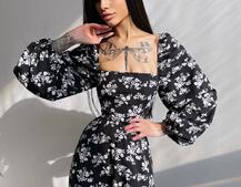 Цветочное платье-миди со шнуровкой на спинке и разрезом на ножке Цветочное платье-миди со шнуровкой на спинке и разрезом на ножке | PUSHKA SHOP