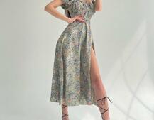 Платье миди с завязками на груди в цветочный принт Платье миди с завязками на груди в цветочный принт | PUSHKA SHOP