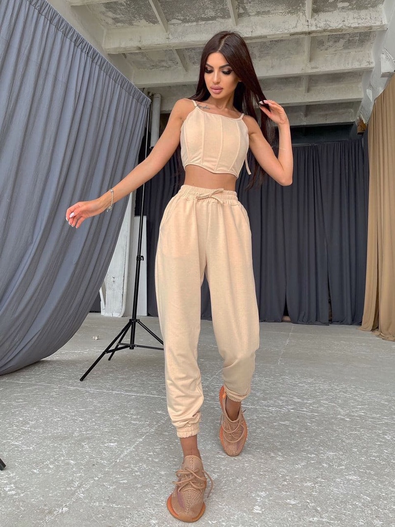 Трикотажный комплект: топ с элементами корсета на шнуровке + джоггеры Трикотажный комплект: топ с элементами корсета на шнуровке + джоггеры | PUSHKA SHOP