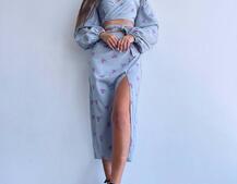 Квітковий комплект: топ із зав'язками на талії + спідниця міді з розрізом Квітковий комплект: топ із зав'язками на талії + спідниця міді з розрізом | PUSHKA SHOP